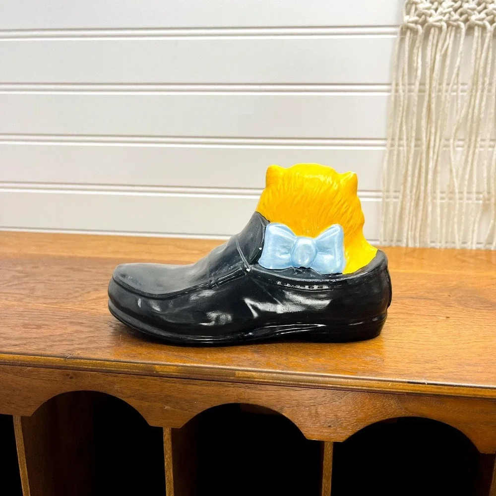 Vintage Porcelain Cat in Shoe Figurine‎ - Anamorphic Shelf Decor